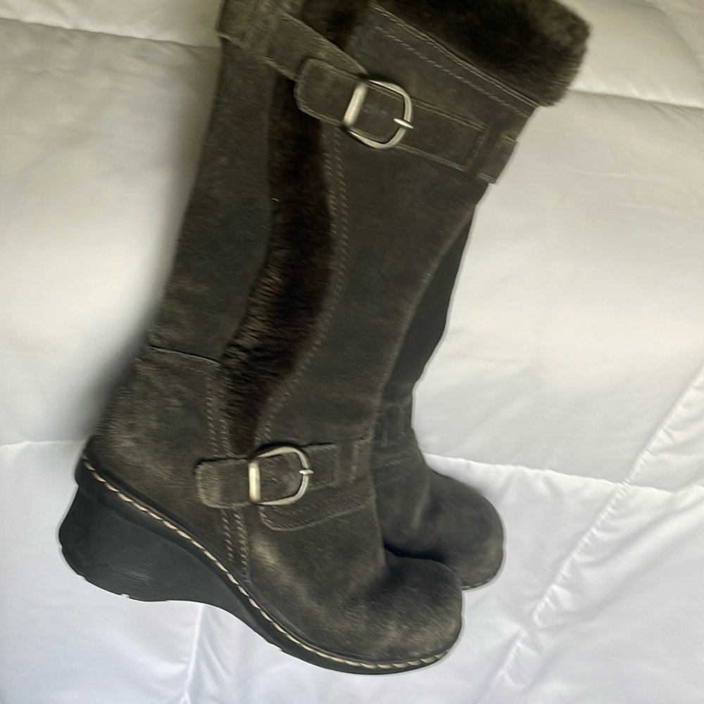Used in good condition wedge BareTraps faux fur zip up winter boots